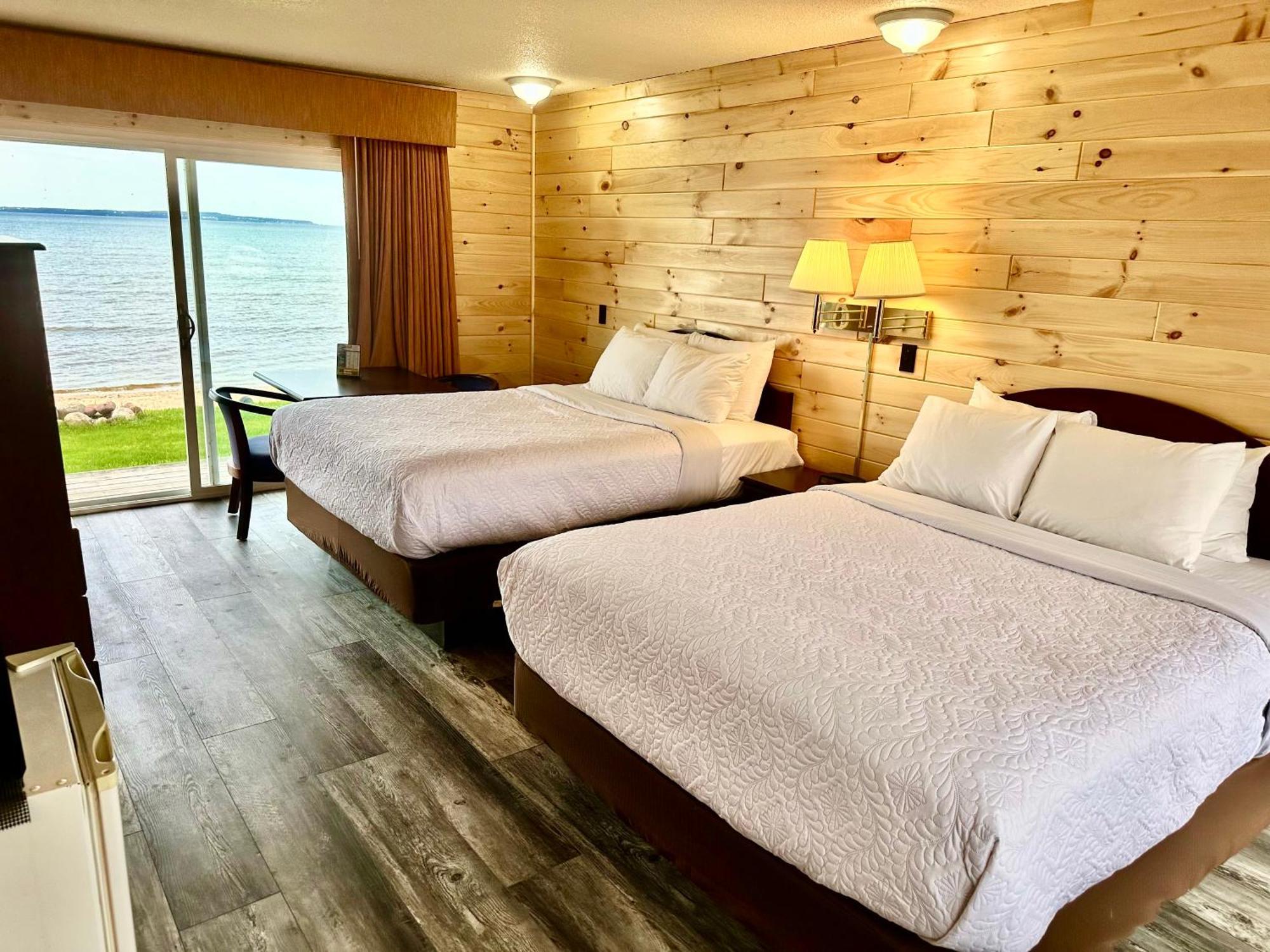Bridgeview Motel マッキノー・シティ エクステリア 写真