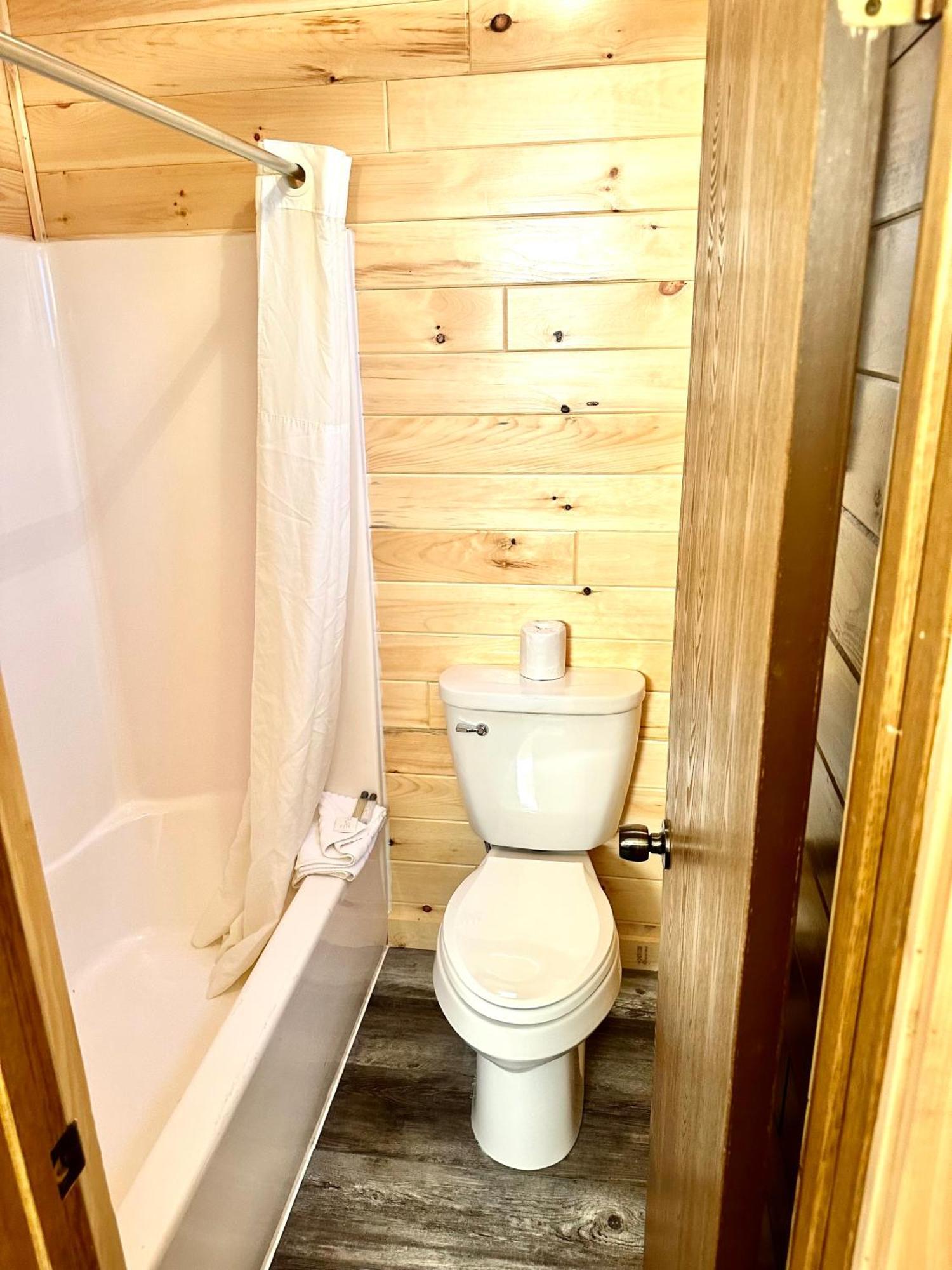 Bridgeview Motel マッキノー・シティ エクステリア 写真