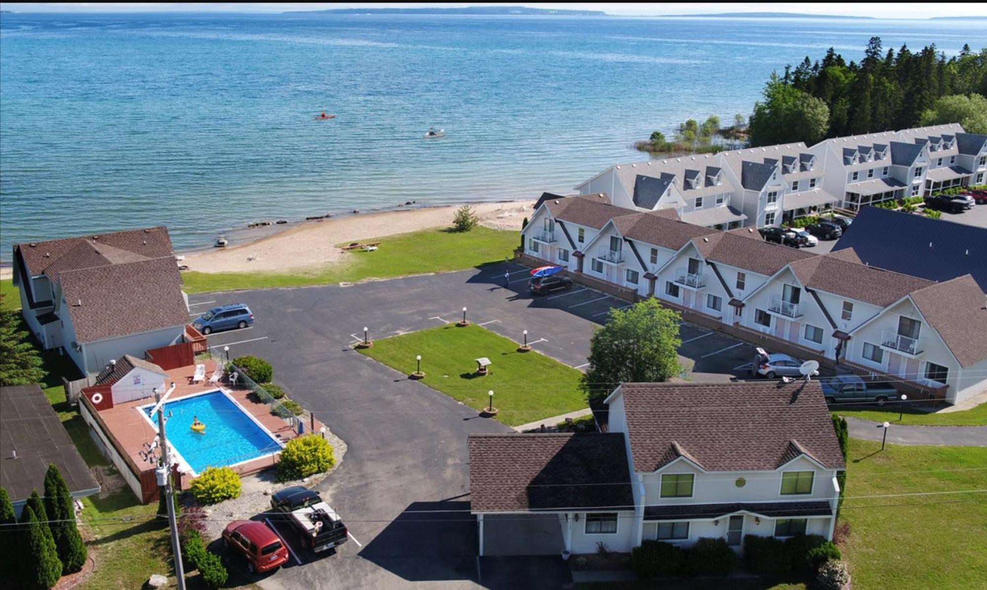 Bridgeview Motel マッキノー・シティ エクステリア 写真