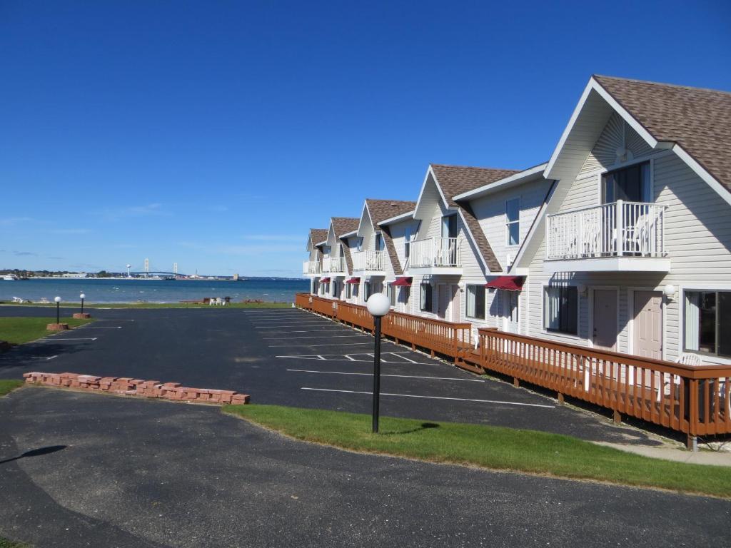 Bridgeview Motel マッキノー・シティ エクステリア 写真