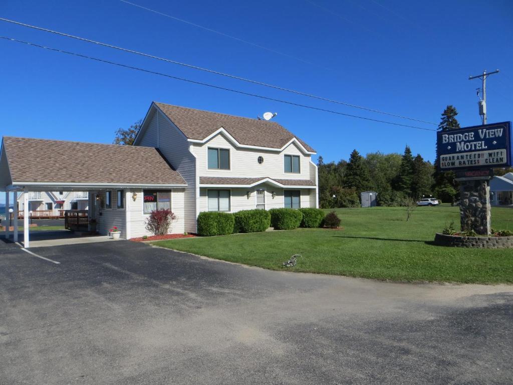 Bridgeview Motel マッキノー・シティ エクステリア 写真