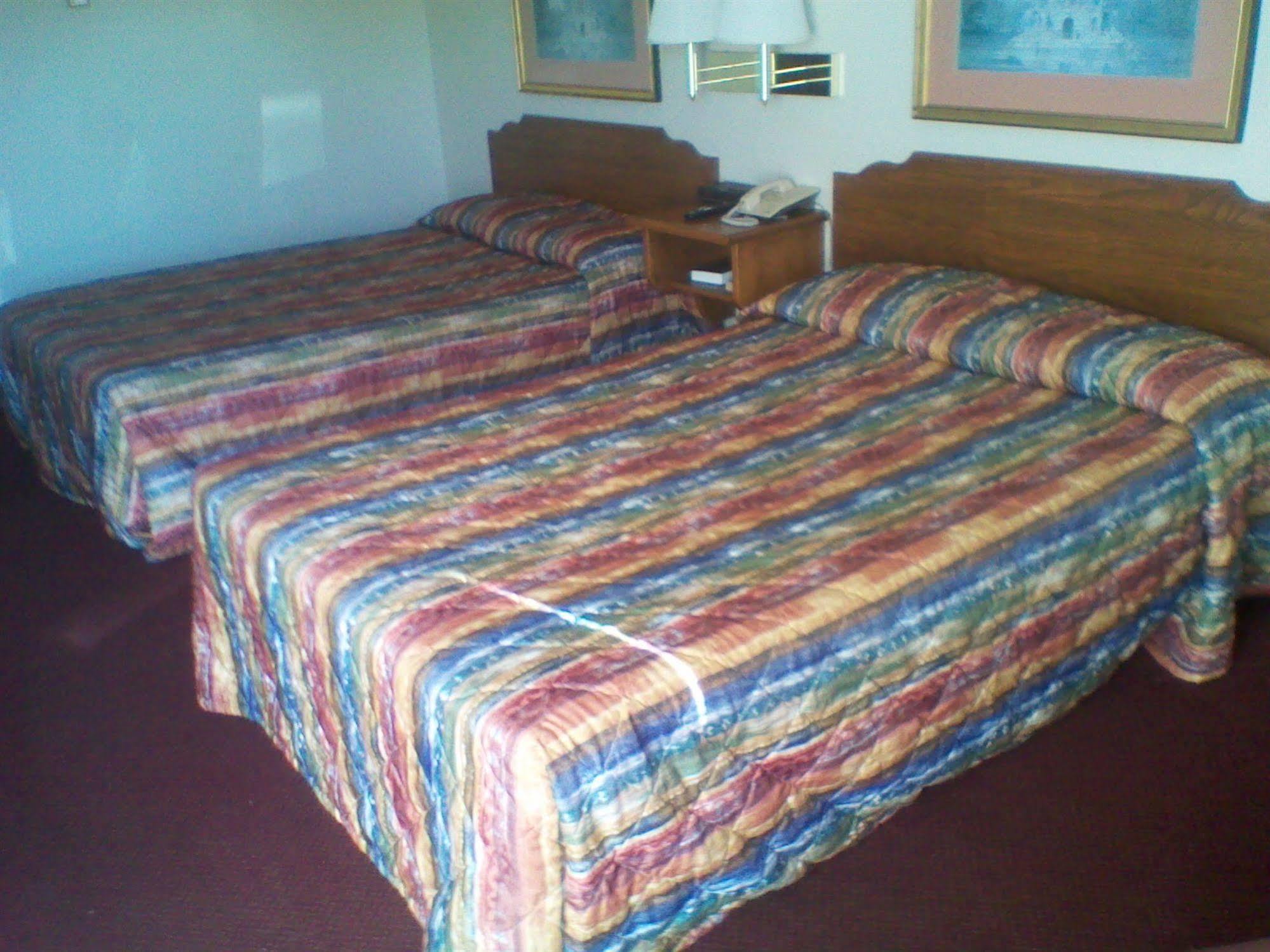 Bridgeview Motel マッキノー・シティ エクステリア 写真